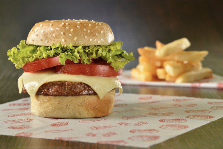 HAMBURGUESA ANGUS & PAPAS A LA FRANCESA
