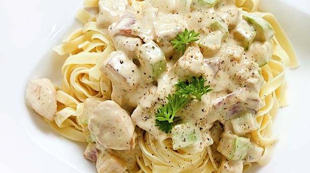 SPAGUETTI DE POLLO CON CHAMPIÑONES