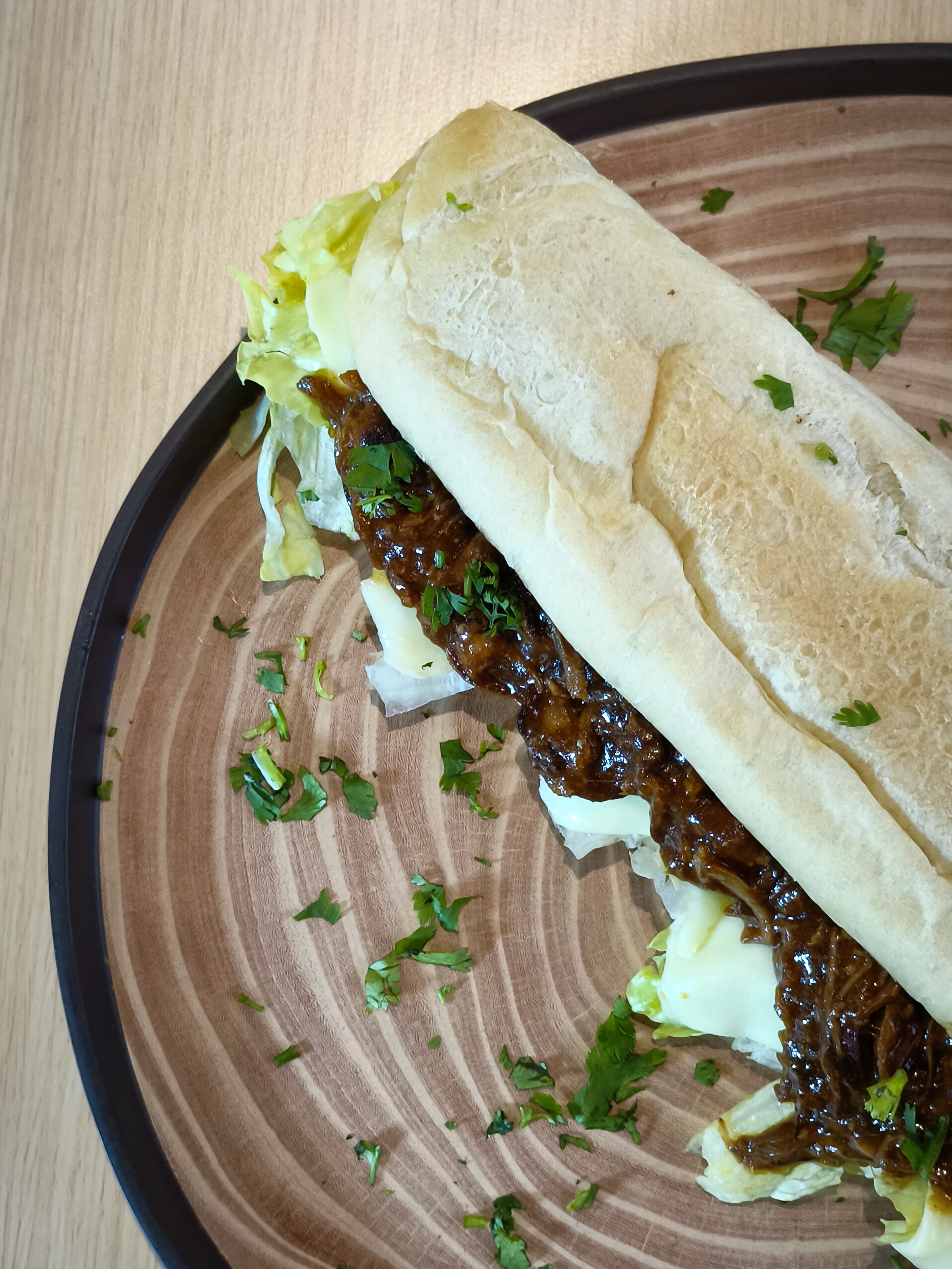 Sándwich de Costillan de cerdo San Luis en salsa BBQ casera