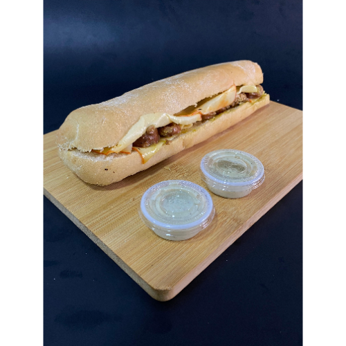 Sándwich de chorizo de cerdo en salsa