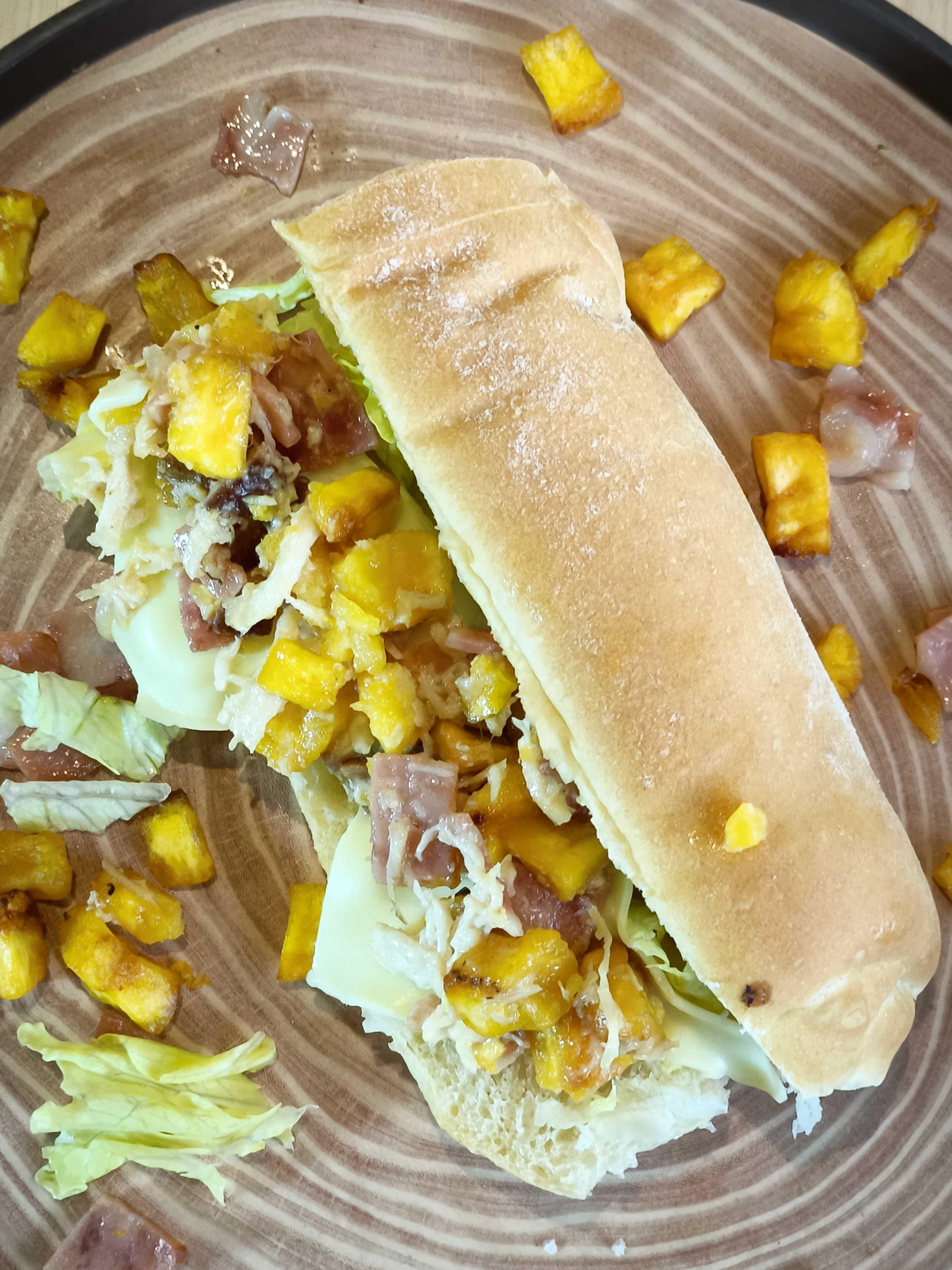 Sándwich de Pechuga de Pollo en salsa casera de Maduro