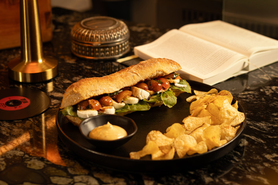 Baguette Caprese